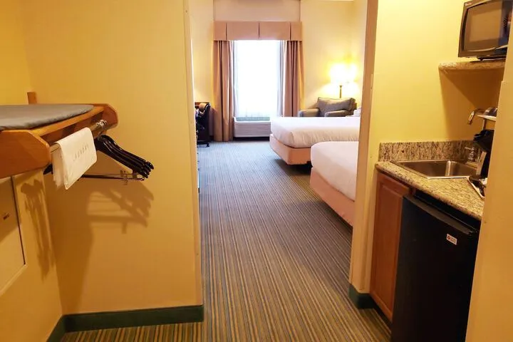 Room 5 of 30