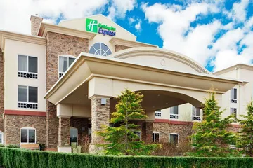 Holiday Inn Express & Suites Riverhead - Long Island by IHG