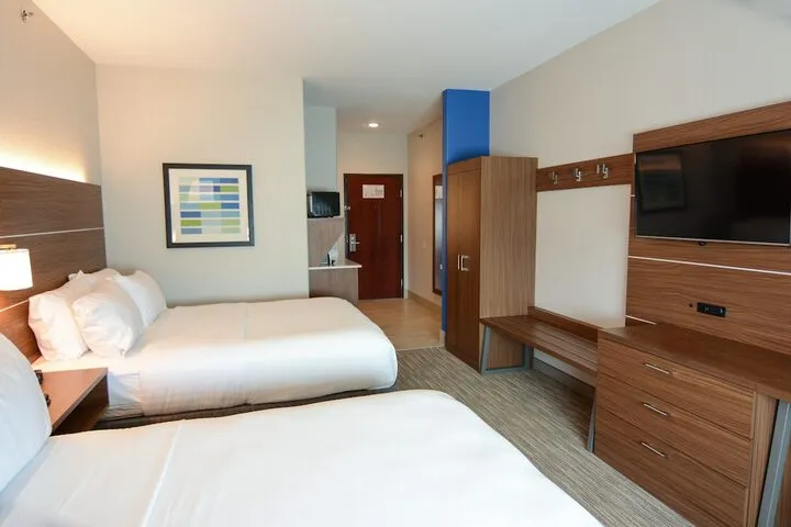 Room 5 of 28