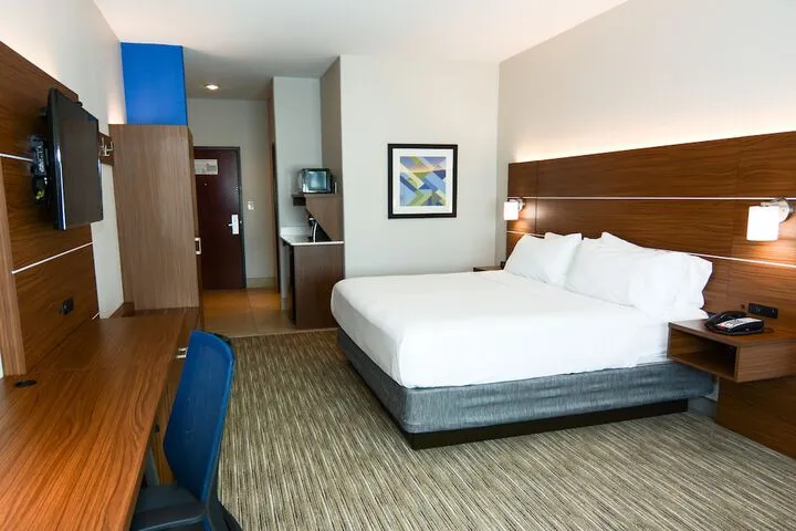 Room 3 of 28