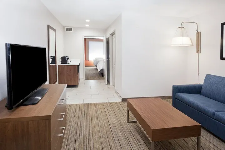 Room 4 of 48