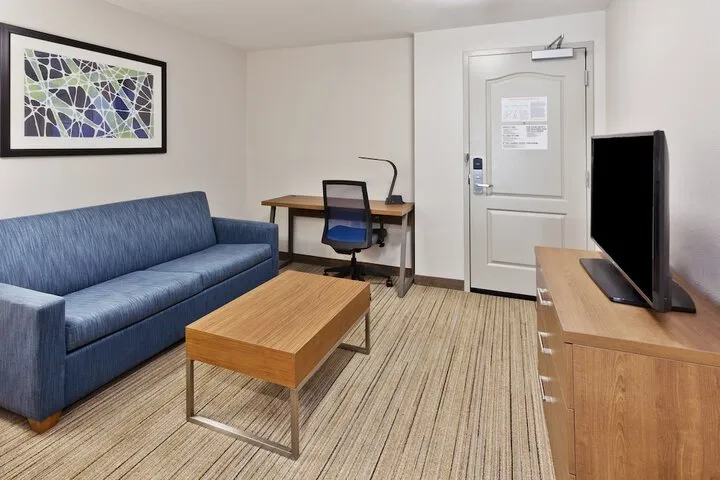 Room 3 of 48