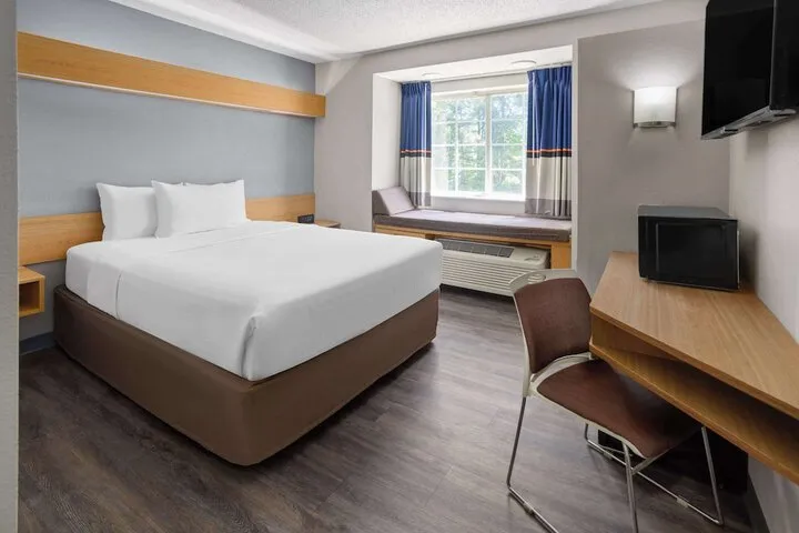 Room 4 of 35