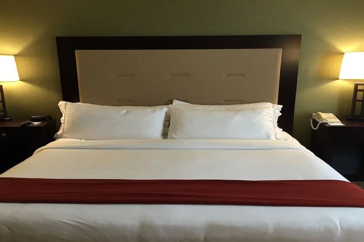 Room 4 of 86