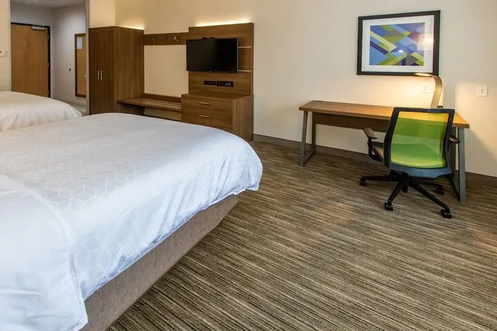Room 2 of 137