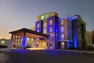 Holiday Inn Express & Suites Starkville by IHG