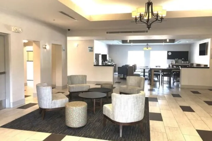 Lobby lounge
