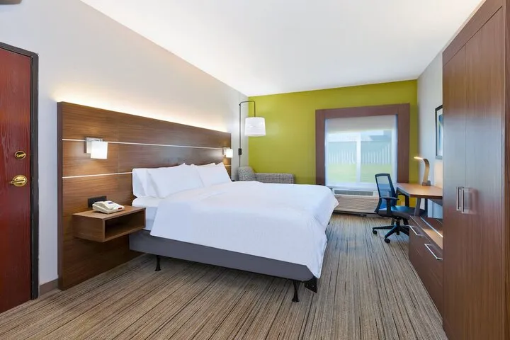 Room 3 of 38