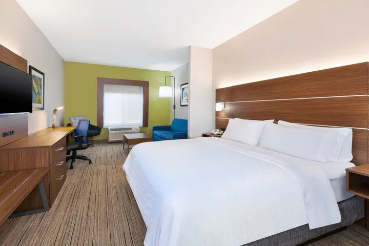 Room 4 of 38