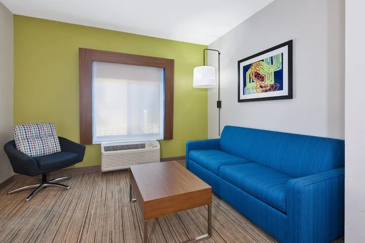 Room 5 of 38