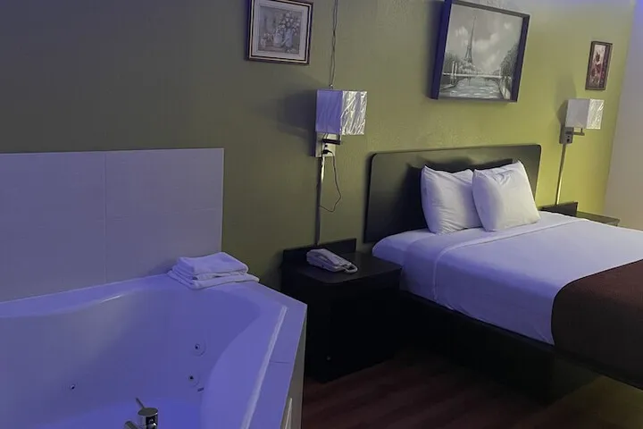 Room 4 of 30