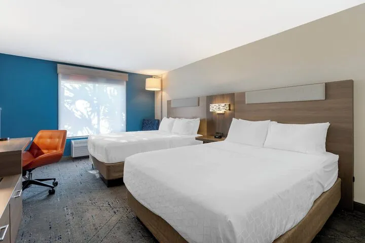 Room 5 of 80