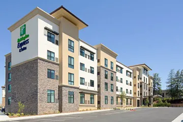 Holiday Inn Express & Suites Valencia - Santa Clarita by IHG