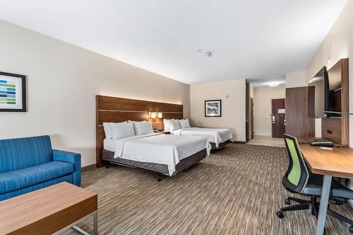 Room 3 of 83
