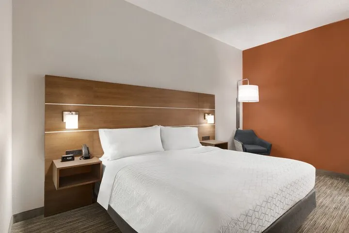 Room 3 of 36