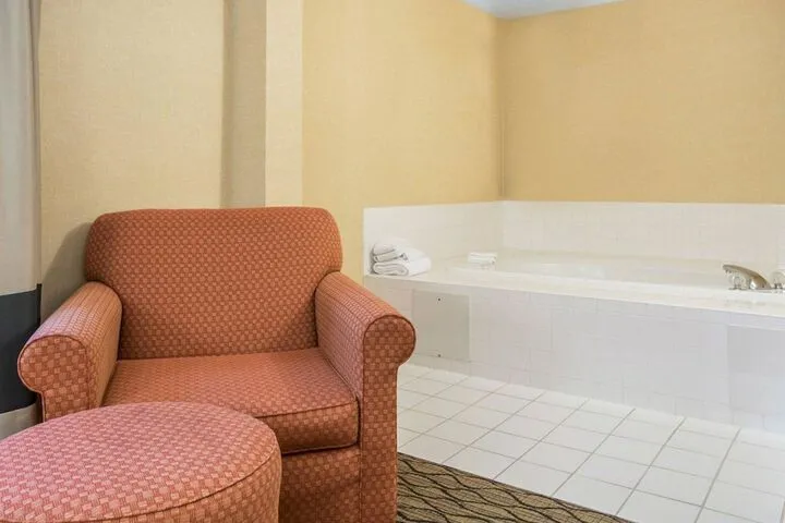 Room 5 of 27