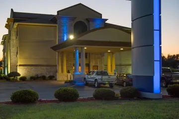 Holiday Inn Express & Suites Wauseon by IHG