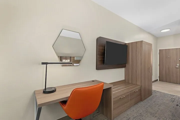 Room 5 of 34