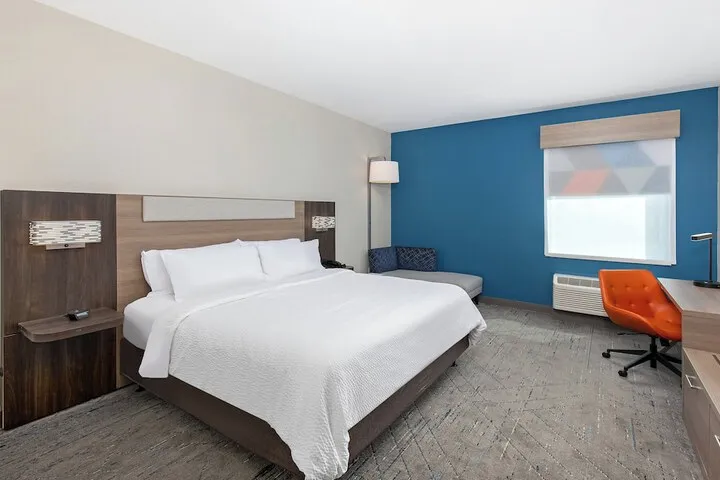 Room 4 of 34