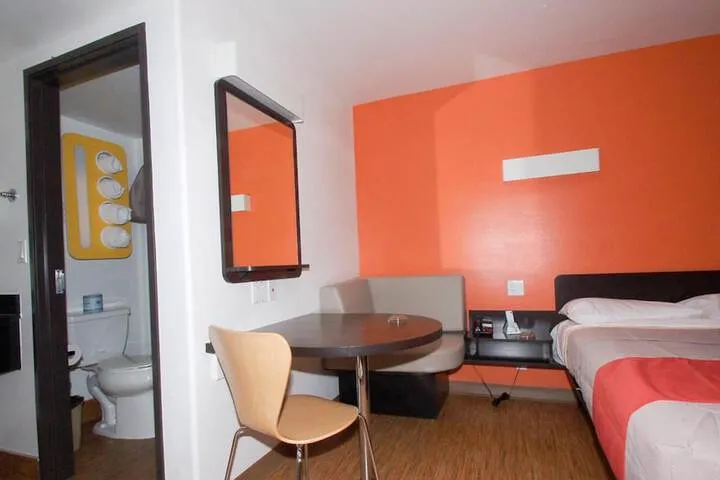 Room 2 of 3