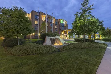 Holiday Inn Express Hotel & Suites Riverport Richmond by IHG
