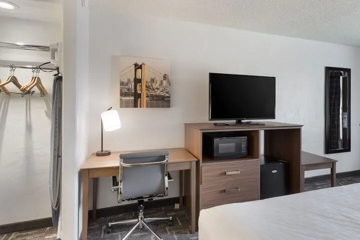 Room 4 of 64