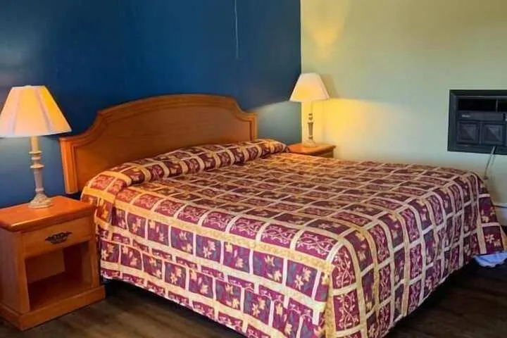 Room 5 of 15