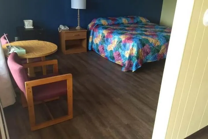 Room 4 of 15