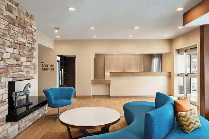 Lobby lounge