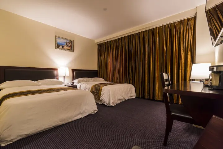 Room 4 of 32