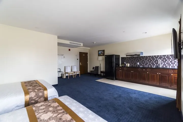 Room 2 of 32