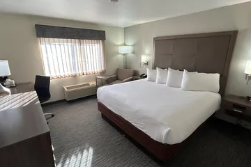 Best Western Plus Paper Valley Hotel