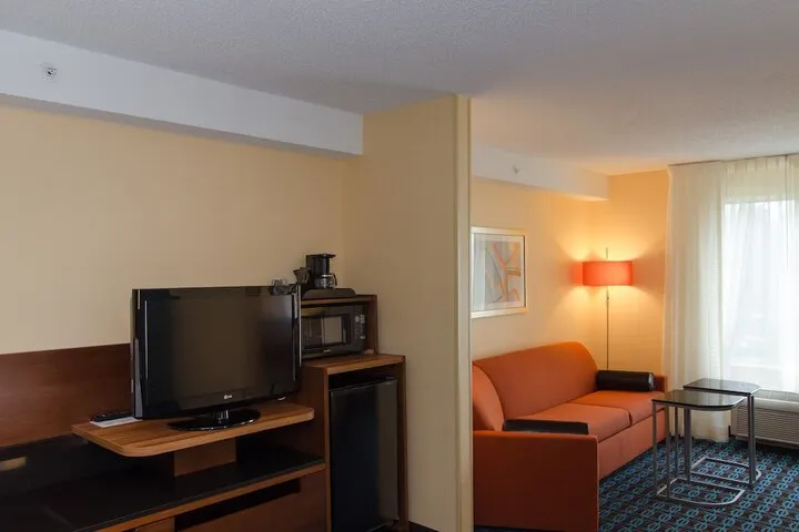 Room 4 of 17