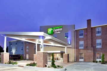 Holiday Inn Express & Suites North Kansas City by IHG