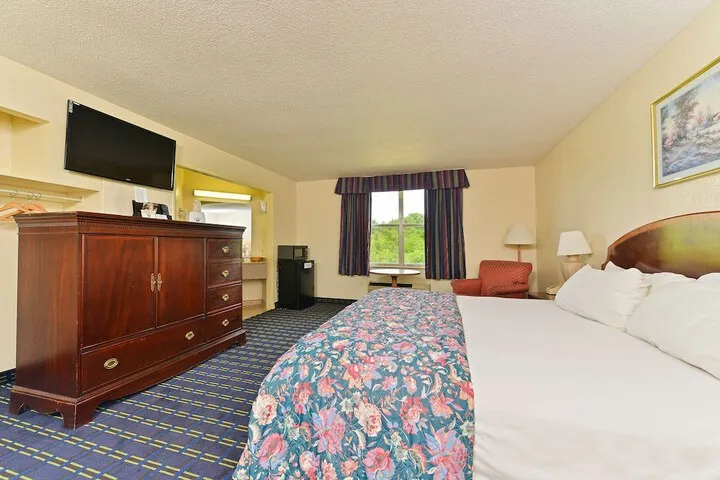 Room 4 of 10