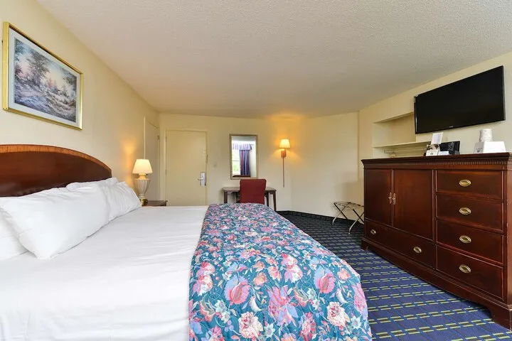 Room 5 of 10