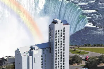 Oakes Hotel Overlooking the Falls
