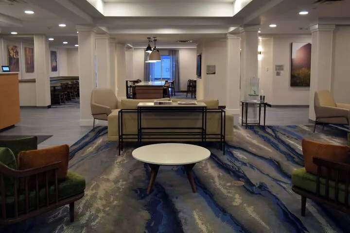 Lobby lounge