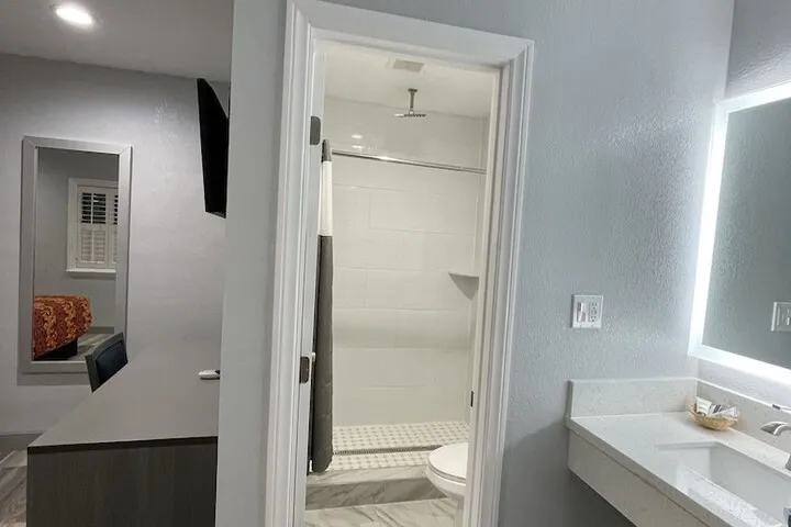 Room 4 of 28