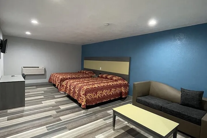 Room 2 of 28
