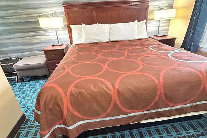 Room 4 of 37