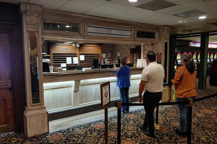Check-in/check-out kiosk