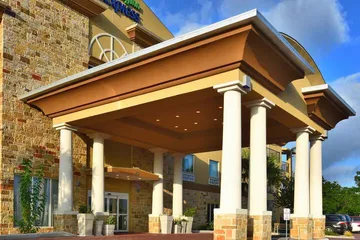 Holiday Inn Express & Suites Fredericksburg by IHG