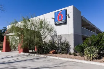 Motel 6 Uvalde TX