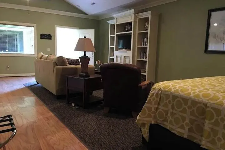 Room 4 of 12
