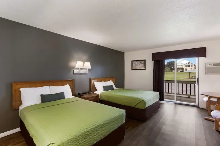 Room 5 of 12