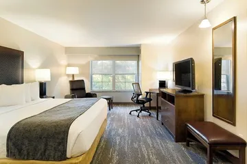 Clubhouse Hotel & Suites Pierre