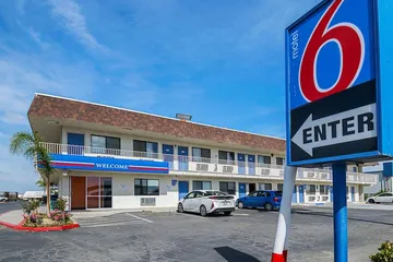 Motel 6 Lost Hills CA