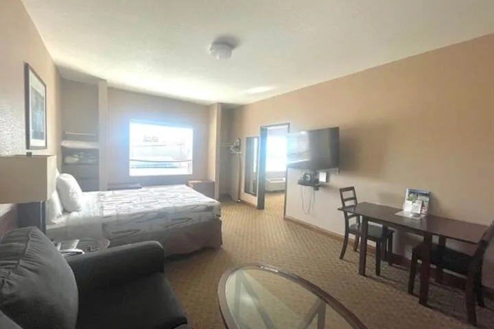 Room 5 of 40