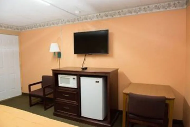 Room 4 of 5